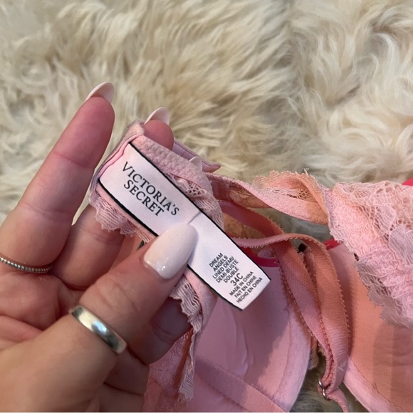 Victoria’s Secret Bra - Picture 3 of 4